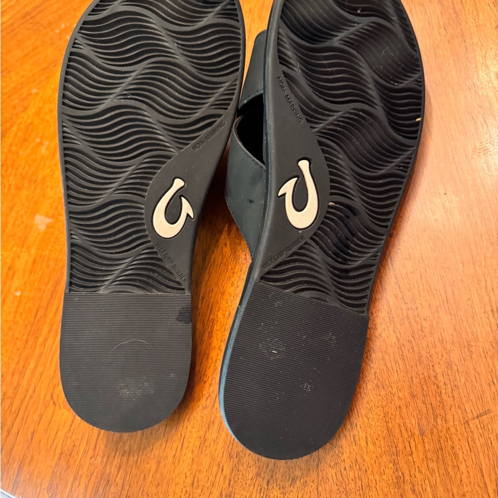 Olukai super comfy slides with tortoise buckle - Picture 4 of 5